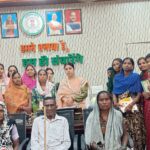 बांकीमोंगरा नगर पालिका अध्यक्ष श्रीमती झा ने बांटे राशन कार्ड, 24 परिवारों के चेहरे पर लौटी मुस्कान।